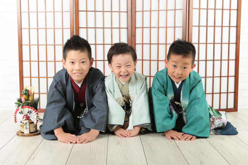 七五三の食事会はどこでやる 誰を呼ぶ 服装はどうする 大阪 京都 神戸の子供写真館撮影スタジオ ハニーアンドクランチ