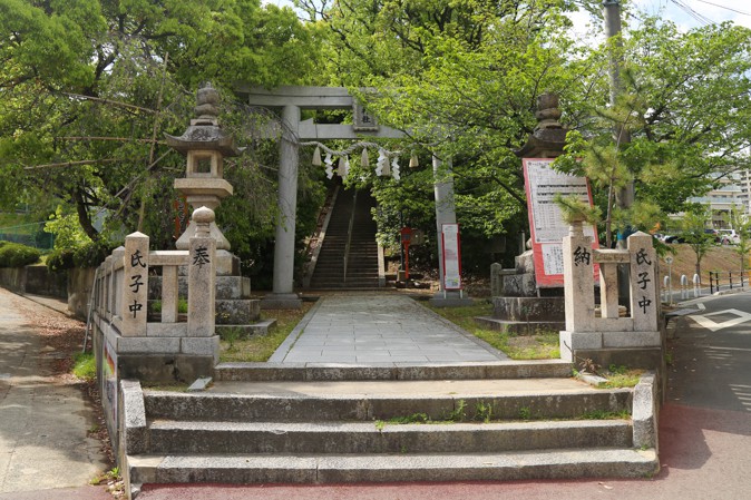 上新田天神社の全体写真